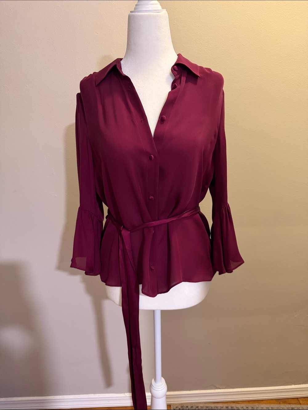 ALICE + OLIVIA Women’s Burgundy Button Blouse - Picture 1 of 3